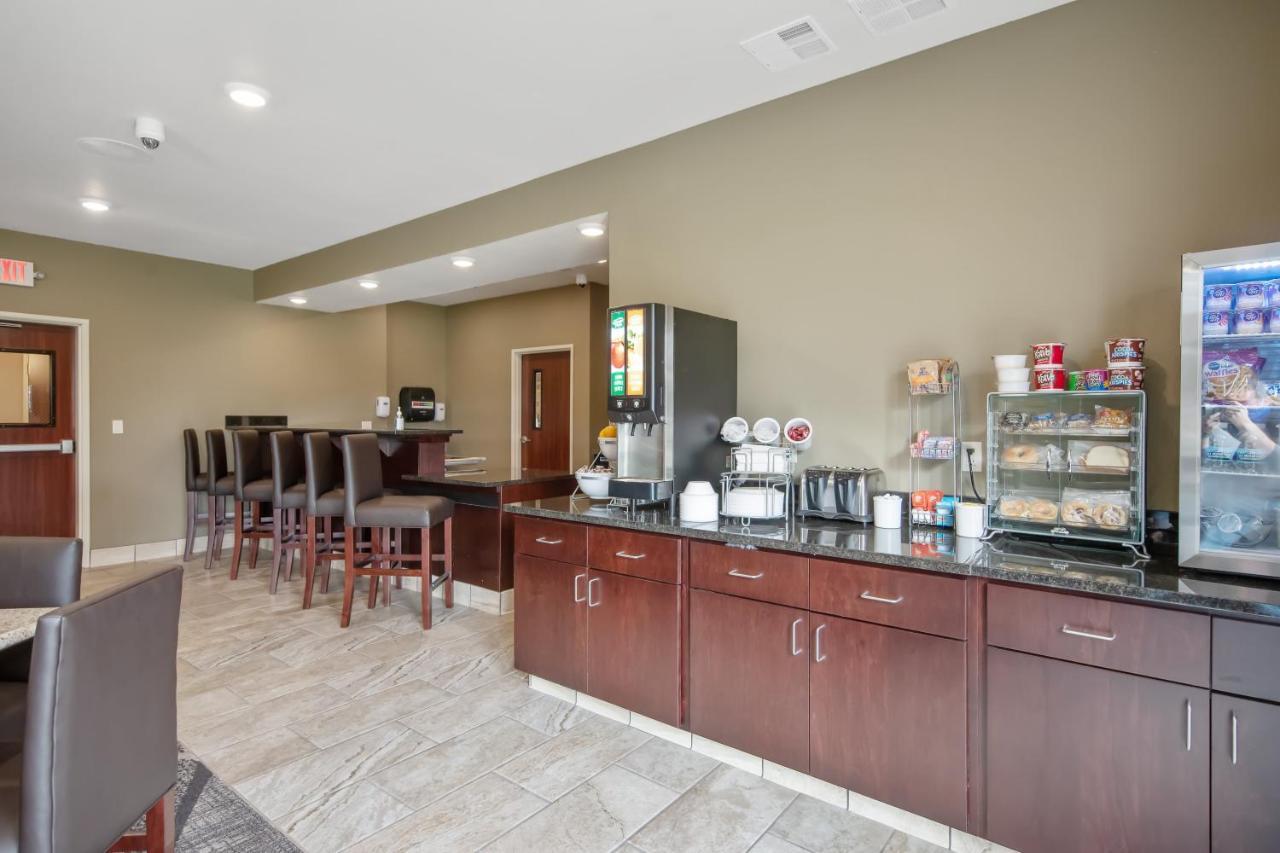 Hotel Cobblestone & -