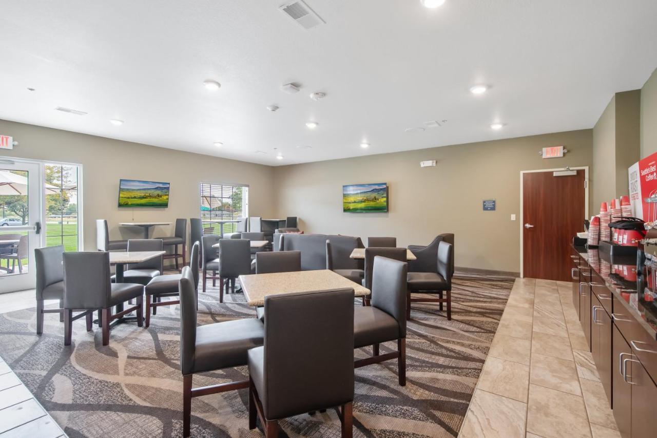 Cobblestone & - Hotel